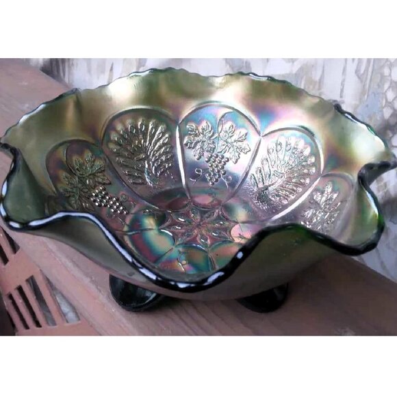 Stunning Fenton Iridescent Carnival Glass Peacock and Grapes 3-Footed Bowl - Picture 7 of 10